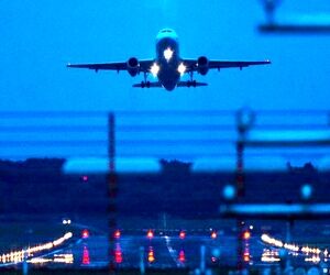 فرود هواپیما در فرودگاه هامبورگ با یک مسافر مرده
