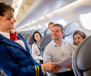 شغل مهمانداری را به رسمیت بشناسید