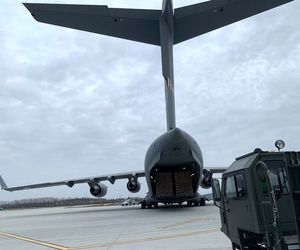 ارسال ۳۰ تن تجهیزات و لوازم پزشکی از کره جنوبی به کشور رومانی توسط C-17