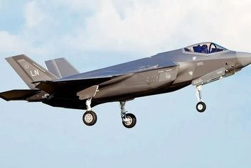 هر ساعت پرواز جنگنده F-۳۵ چقدر هزینه دارد؟