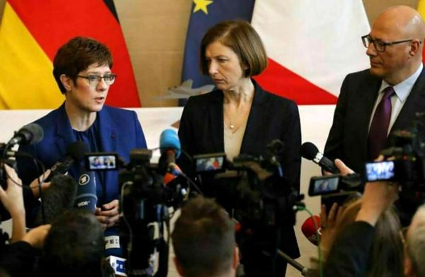 ‌‌فرانسه و آلمان توافق نامه ۱۵۰ میلیون یورویی ساخت مدل نمونه از نسل جدید جت‌های جنگنده را امضا کردند

