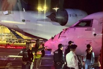 برخورد دو هواپیما در فرودگاه لاگاردیا نیویورک