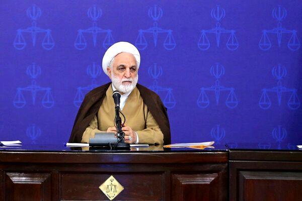 برخورد محترمانه‌ با ایرانیان بازگشته از خارج از کشور و گردشگران در فرودگاه داشته باشیم