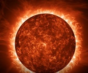 احتمال فوران یک شراره خورشیدی قدرتمند و برخورد آن با زمین 