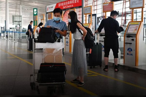 تشدید کنترل‌های مرزی چین؛ ده‌ها مسافر خارجی از ورود بازماندند