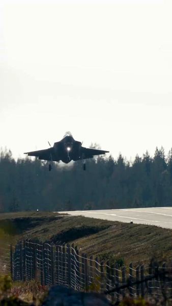 استفاده از باند بزرگراه به عنوان فرودگاه در ایتالیا