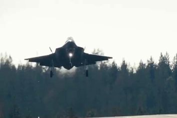 استفاده از باند بزرگراه به عنوان فرودگاه در ایتالیا