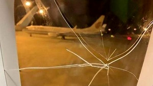 فرود اضطراری هواپیما به خاطر حرکت جنون آمیز زن مست