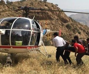 حضور بالگرد امداد و اورژانس برای انتقال فوتی‌ها و زخمی‌های حادثه انفجار معدن زغال سنگ در طبس + فیلم