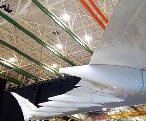 تصویری از بال بویینگ 777X در حال بسته 