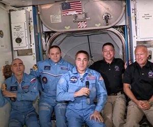 فضانوردان دراگون پس از رسیدن به ایستگاه فضایی بین‌المللی: