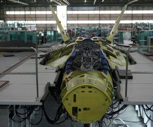 نخستین نمونه تولیدی جنگنده KF-21 در مرحله نهایی مونتاژ 