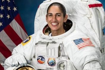 یاسمین مقبلی: ایران را راحت می‌توان از فضا تشخیص داد 