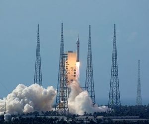 پکن یک گام دیگر
به اعزام فضانوردان
به ماه نزدیک شد