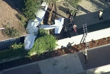 سقوط هواپیما در لس‌آنجلس آمریکا +فیلم