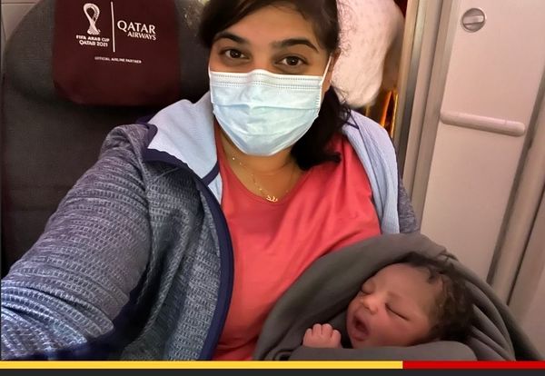 پزشک کانادایی حین پرواز معجزه عایشه را به دنیا آورد