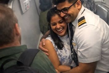 تغییر مسیر انسان‌دوستانه یک پرواز آمریکا برای وداع مسافر با مادر در حال احتضار