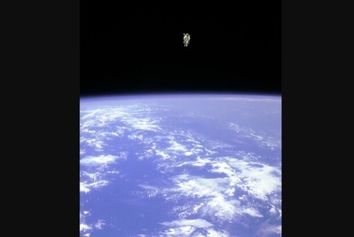 عکس روز ناسا از پرواز آزادانه در فضا