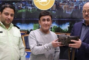 مامور پاکدست فرودگاه تبریز کیف ۳۵۰ میلیون تومانی را به صاحبش برگرداند