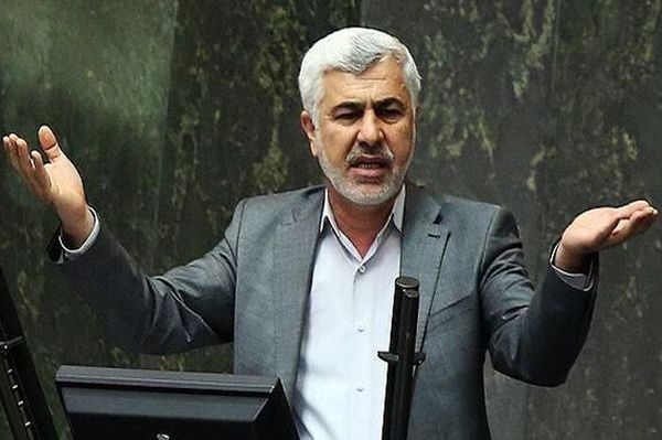 انتقاد نماینده مجلس از عدم نظارت و گران‌فروشی اقلام در فرودگاه‌ها