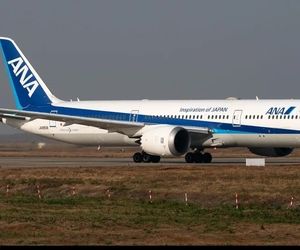 فرود اضطراری یک هواپیما به دلیل ترک خوردن شیشه کابین خلبان