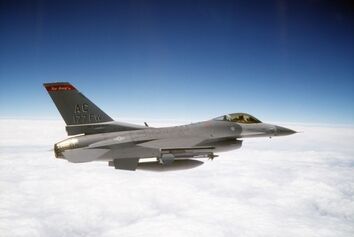 جنگنده F16 پنجاه ساله شد+ ویدئو 
