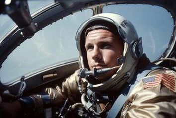 فرمانده آپولو ۸ درگذشت