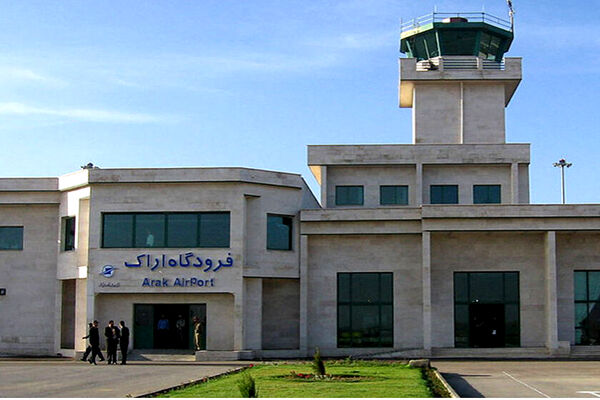 فرود اضطراری بالگرد عبوری در فرودگاه اراک