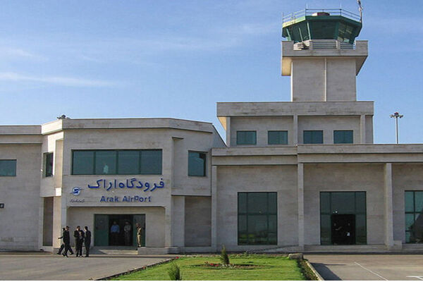 فرود اضطراری بالگرد عبوری در فرودگاه اراک