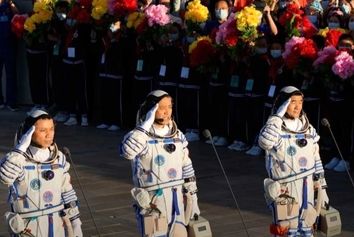 سه فضانورد چینی راهی ایستگاه فضایی چین شدند 