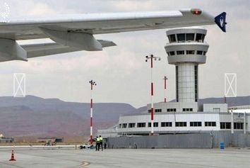 هر دو باند فرودگاه تبریز دچار آسیب شده است 
