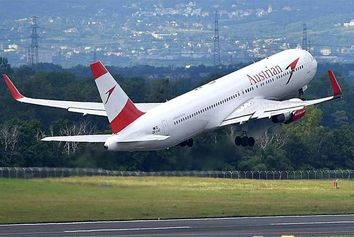 ورود نخستین پرواز شرکت هواپیمایی «آسترین» به شهر فرودگاهی امام(ره)