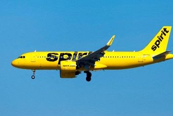 اسپیریت ایرلاینز یک‌سوم مهمانداران خود را موقتاً اخراج می‌کند