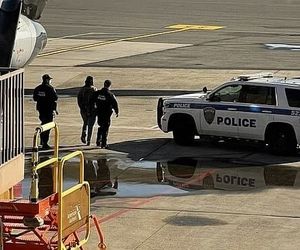 دستبند زدن به فعال مسلمان در فرودگاه نیوجرسی به خاطر حجاب اسلامی