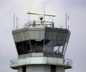 برج مراقبت فرودگاه میدوی شیکاگو به علت ابتلای چند کارمند آن به کووید-۱۹ (کرونا) تعطیل شد