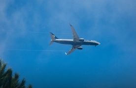 چرا بعضی مواقع هواپیماها در آسمان «ثابت» به نظر می‌رسند؟