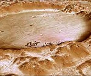 دانشمندان نمی‌دانند چه‌چیزی در گودال‌های مریخ وجود دارد