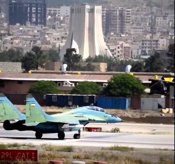 غرش میگ ۲۹ در فرودگاه مهرآباد با ۴ موشک جنگی 