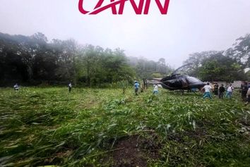 فرود اضطراری هلیکوپتر رئیس جمهور هندوراس در جنگل! +فیلم