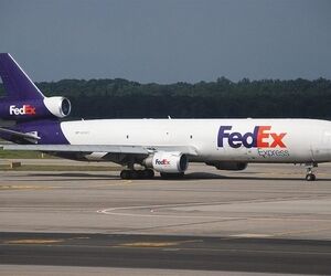 یک فروند MD-11 باربری مک‌دانل‌داگلاس به رجیستر N576FE با شماره پرواز FX-5986 به مقصد ممفیس پرواز می‌کرد که در نزدیکی کانادا هشدار تخلیه باتری دریافت کرد.