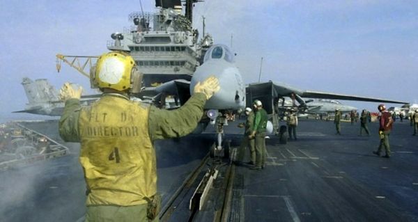 در هر دقیقه چند هواپیما می‌توانند از یک ناو هواپیمابر پرواز کنند؟