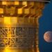 ماه گرفتگی در حرم امیرالمومنین(ع) +تصاویر 
