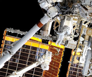 ایستگاه فضایی بین المللی از زباله فضایی فرار کرد